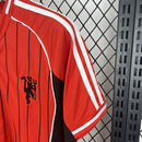 CAMISOLA DE BASEBOL DO MANCHESTER UNITED  25/26 VERMELHO